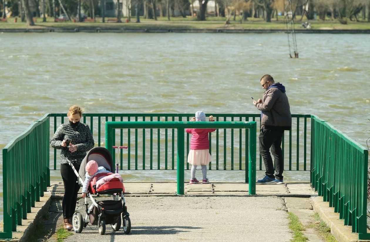  Relaks nad Zalewem Zemborzyckim w świąteczny poniedziałek (zdjęcie 1) - Autor: Maciej Kaczanowski