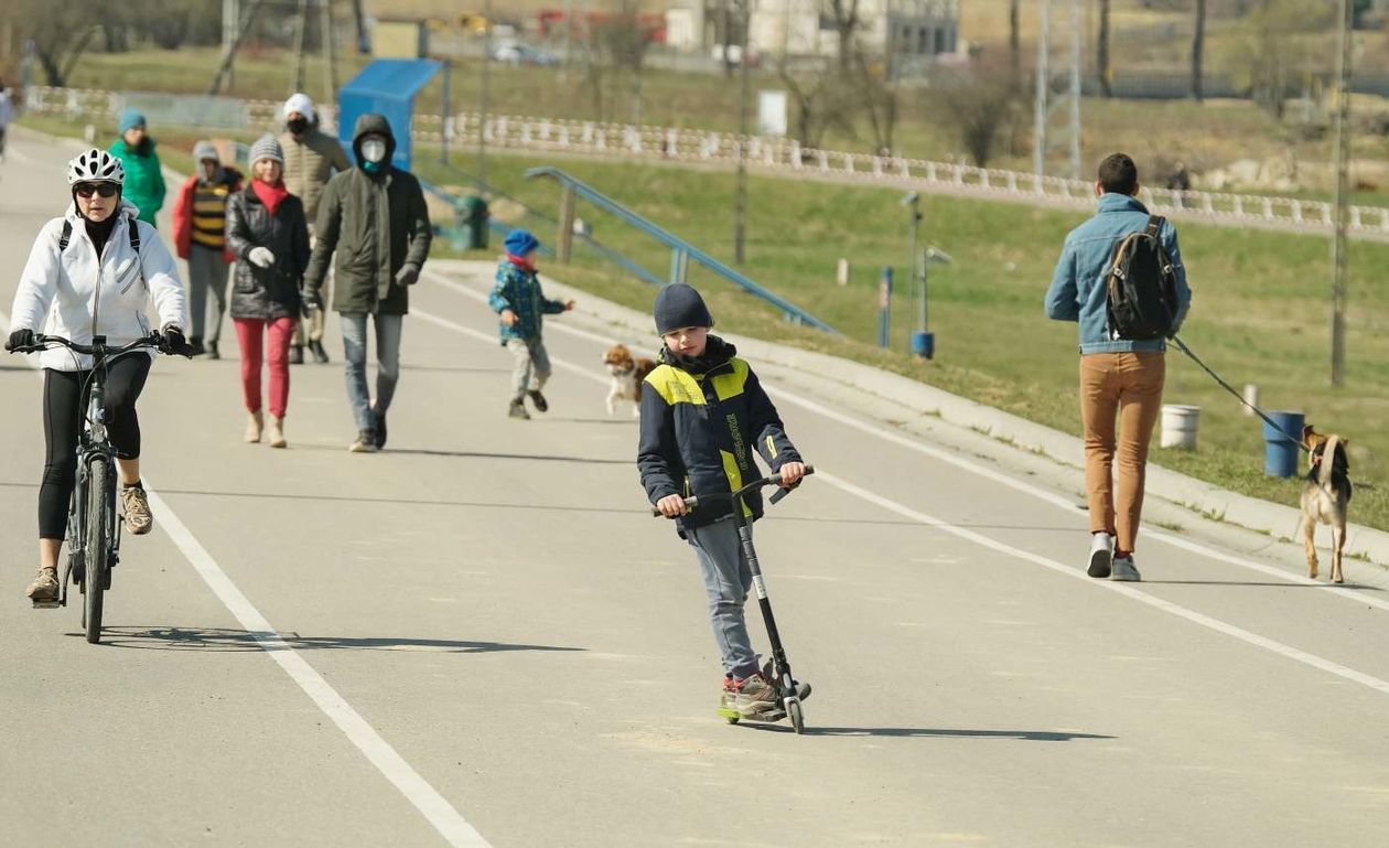  Relaks nad Zalewem Zemborzyckim w świąteczny poniedziałek (zdjęcie 1) - Autor: Maciej Kaczanowski