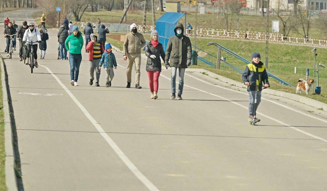  Relaks nad Zalewem Zemborzyckim w świąteczny poniedziałek (zdjęcie 1) - Autor: Maciej Kaczanowski