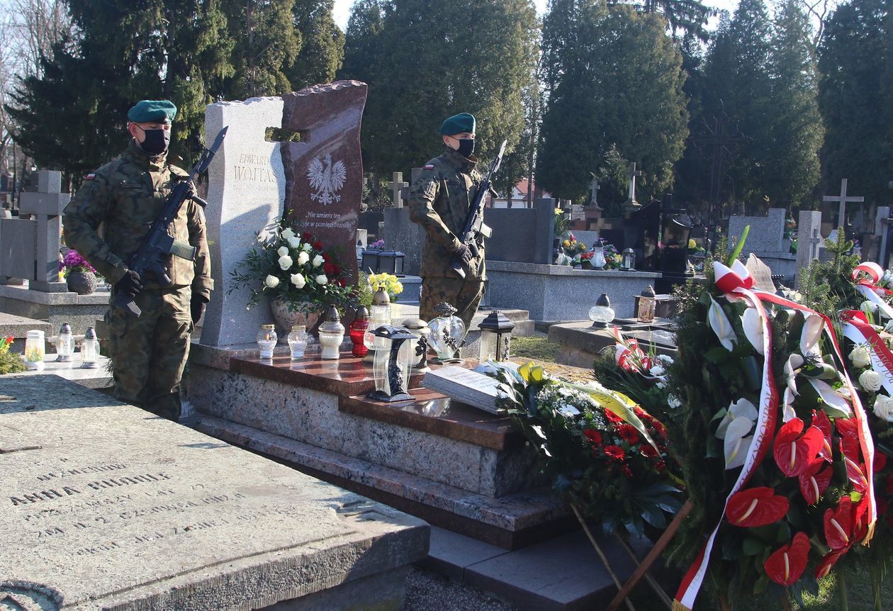  Uroczystości przed grobem Edwarda Wojtasa (zdjęcie 1) - Autor: Piotr Michalski