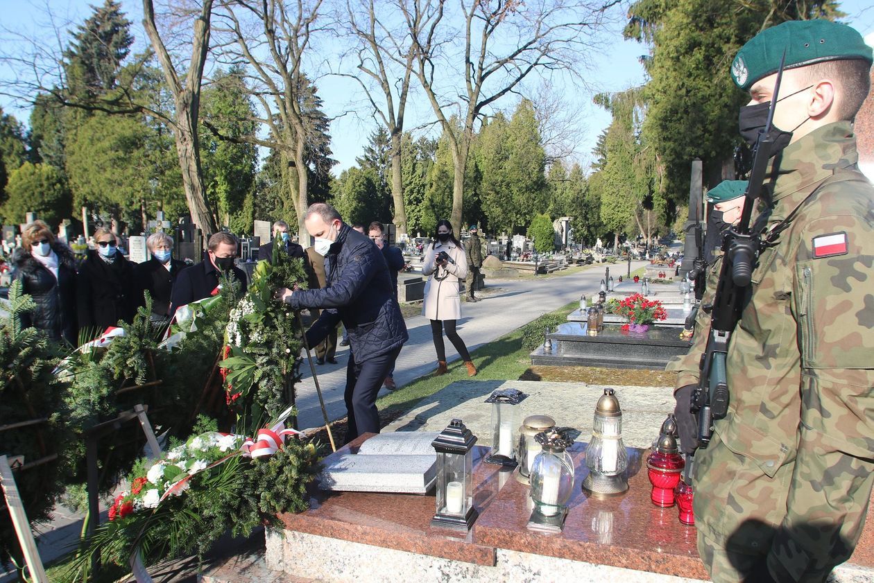  Uroczystości przed grobem Edwarda Wojtasa (zdjęcie 1) - Autor: Piotr Michalski