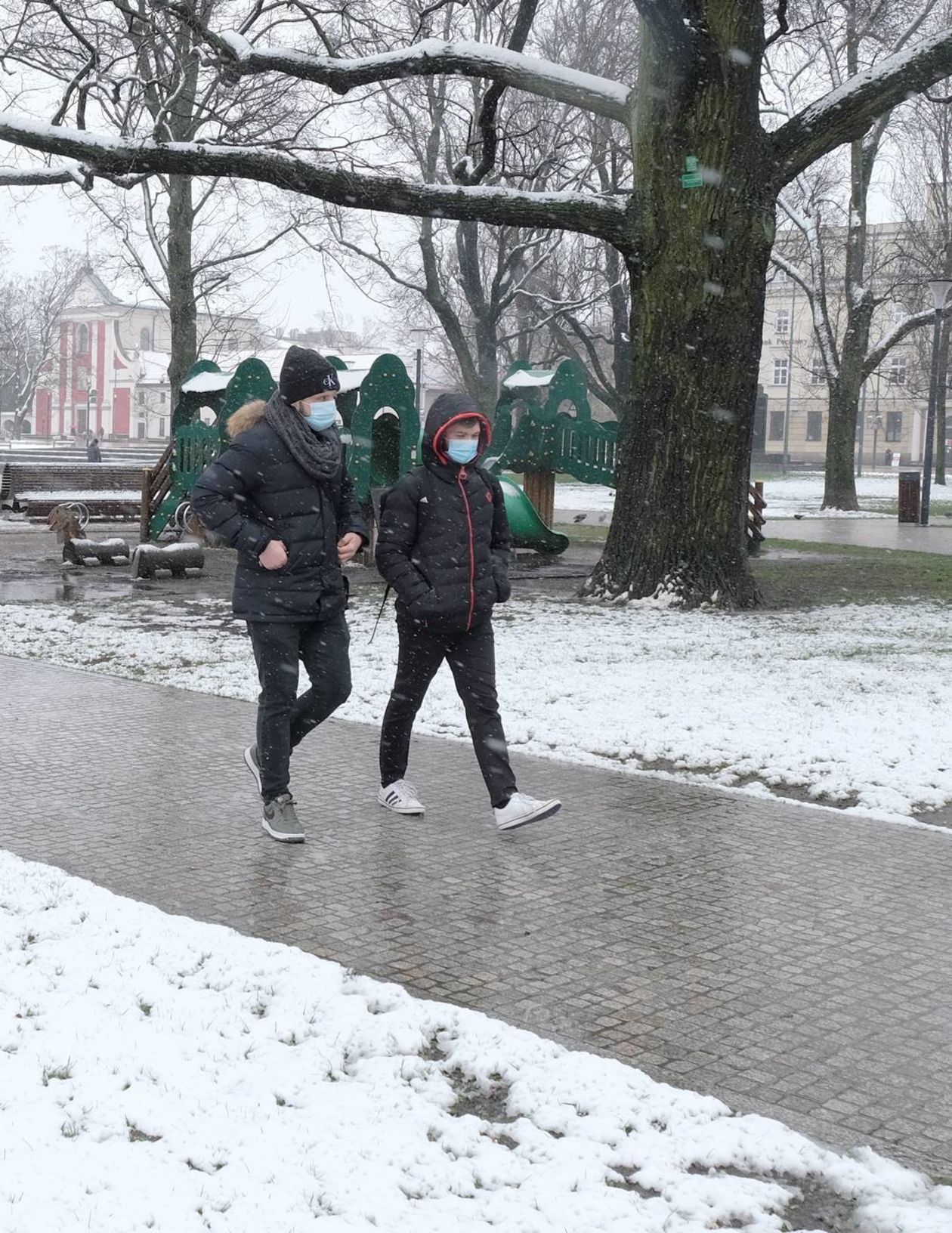  Wiosenne opady śniegu w Lublinie (zdjęcie 1) - Autor: Maciej Kaczanowski