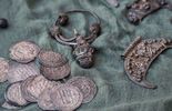 wczesnośredniowieczne monety i ozdoby  (zdjęcie 2)