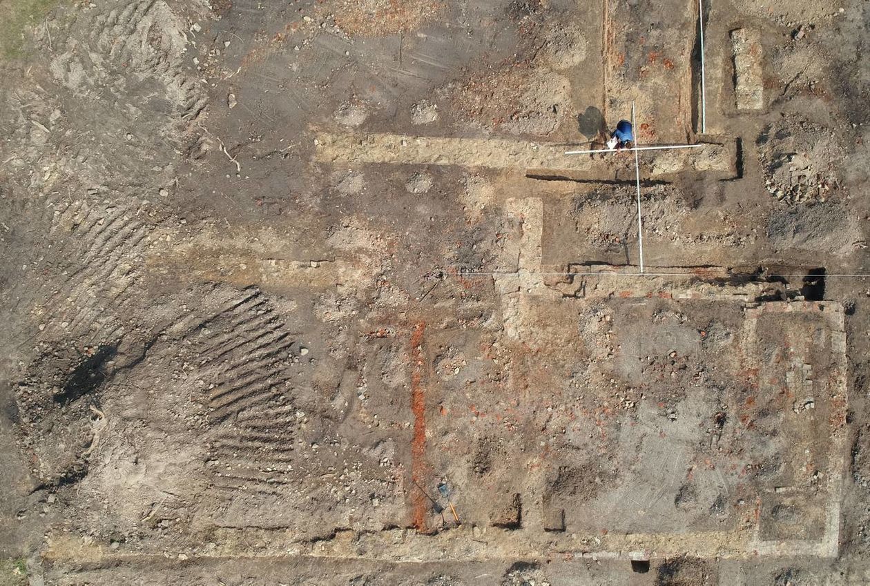  Odkrycie archeologiczne na budowie przy ul. Kalinowszczyzna (zdjęcie 1) - Autor: Maciej Kaczanowski