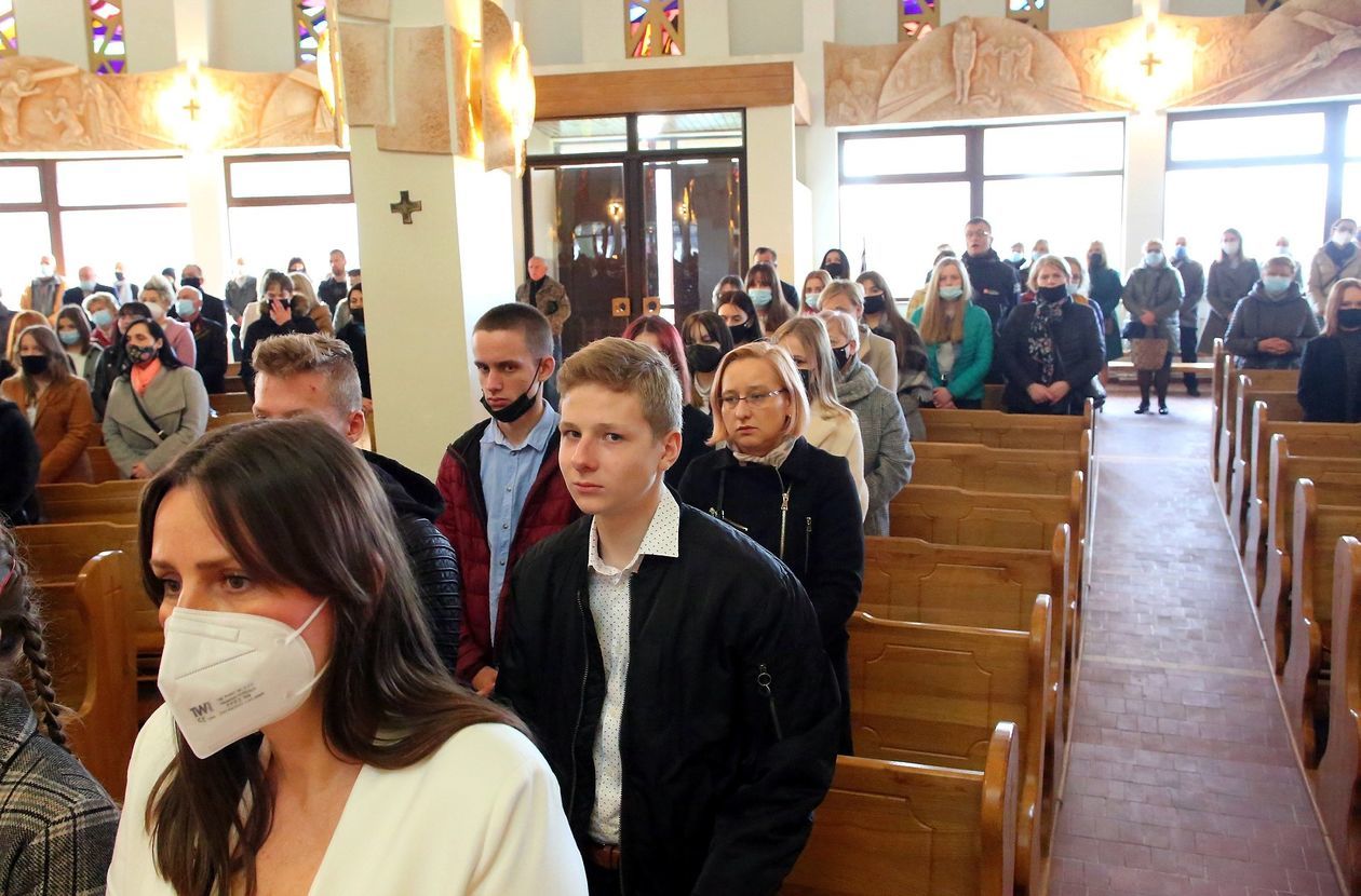 Bierzmowanie w parafii pw. NMP Matki Kościoła w Świdniku (zdjęcie 1) - Autor: Piotr Michalski