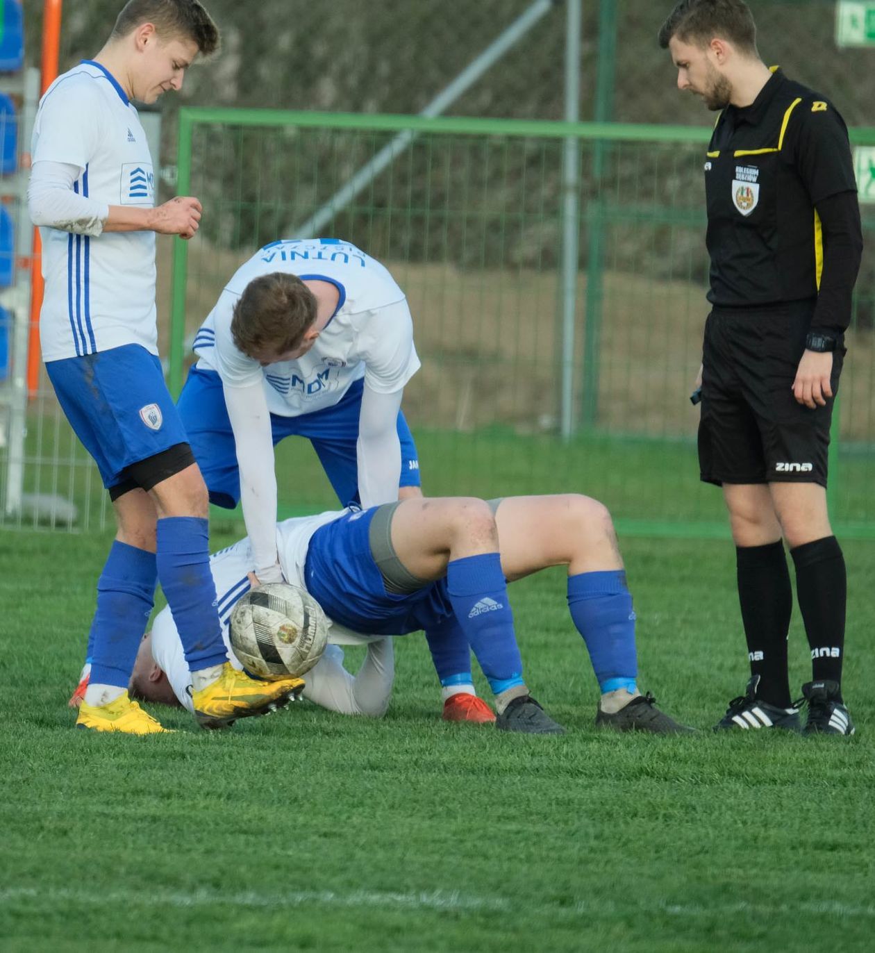  Świdniczanka vs Lutnia Piszczac (zdjęcie 1) - Autor: Maciej Kaczanowski