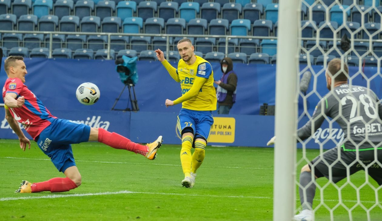  Raków Częstochowa pokonał na lubelskiej Arenie Arkę Gdynia 2 :1 i wygrał Puchar Polski (zdjęcie 1) - Autor: Maciej Kaczanowski