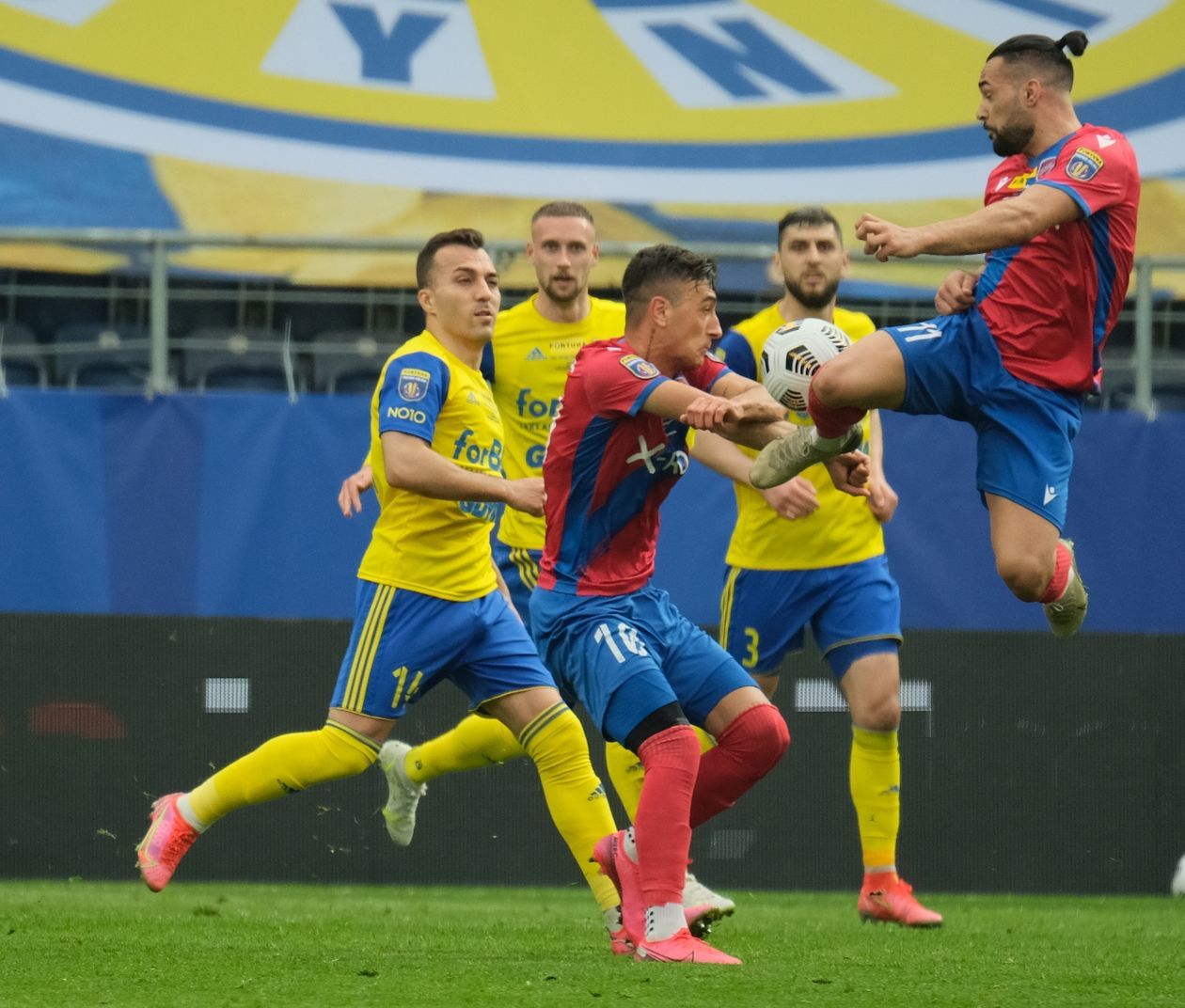  Raków Częstochowa pokonał na lubelskiej Arenie Arkę Gdynia 2 :1 i wygrał Puchar Polski (zdjęcie 1) - Autor: Maciej Kaczanowski