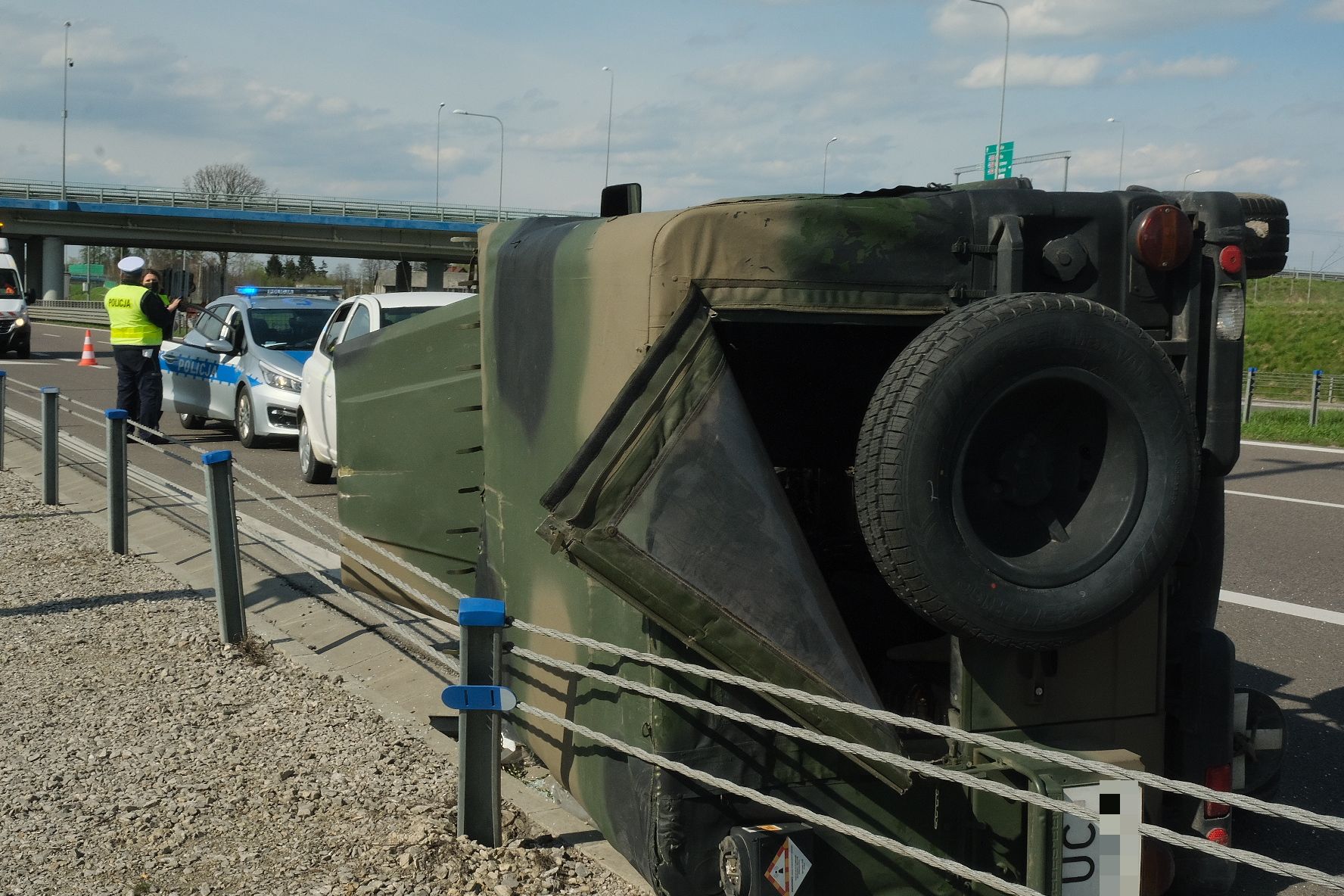 Wypadek wojskowego jeepa na obwodnicy Lublina (zdjęcie 5)