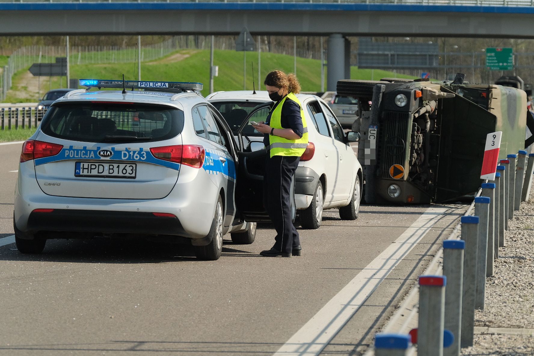 Wypadek wojskowego jeepa na obwodnicy Lublina (zdjęcie 4)