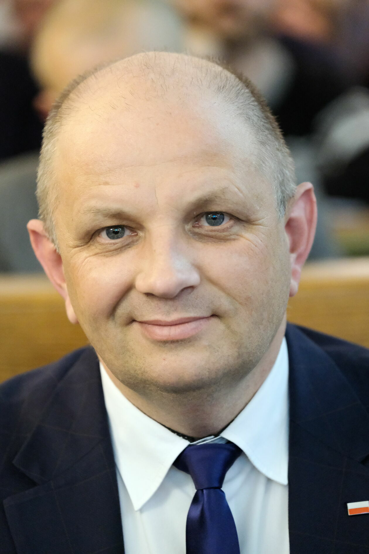  <p class="MsoNormal"><strong>Tomasz Pitucha (klub Prawa i Sprawiedliwości)</strong></p>
<p class="MsoNormal">Oszczędności: 10&nbsp;124,16 zł na rachunkach bankowych.</p>
<p class="MsoNormal">Nieruchomości: mieszkanie 68,05 mkw. warte 420&nbsp;000 zł (własność), mieszkanie 62,50 mkw. warte 375&nbsp;000 zł (udział 1/3, spadek po rodzicach), działka rolna 1,96 ha (wsp&oacute;łwłasność 1/3).</p>
<p class="MsoNormal">Dochody: 90&nbsp;663,23 zł z tytułu zatrudnienia, 21&nbsp;950 zł z wynajmu mieszkania i działki, 31&nbsp;726,44 zł z diety radnego. Pitucha jest zatrudniony w Ministerstwie Edukacji i Nauki jako doradca w Gabinecie Politycznym Ministra.</p>
<p class="MsoNormal">Składniki mienia ruchomego o wartości powyżej 10 tys. zł: brak.</p>
<p class="MsoNormal">Długi powyżej 10 tys. zł: kredyt hipoteczny w PKO BP na zakup mieszkania w kwocie 97&nbsp;222,04 CHF (do spłaty 60&nbsp;728,73 CHF), pożyczka w SKOK Unii Lubelskiej &ndash; konsolidacja 57&nbsp;985,12 zł (do spłaty pozostało 37&nbsp;026,38 zł).</p>
<p class="MsoNormal">Składniki majątku wchodzą w skład wsp&oacute;lności małżeńskiej.</p>