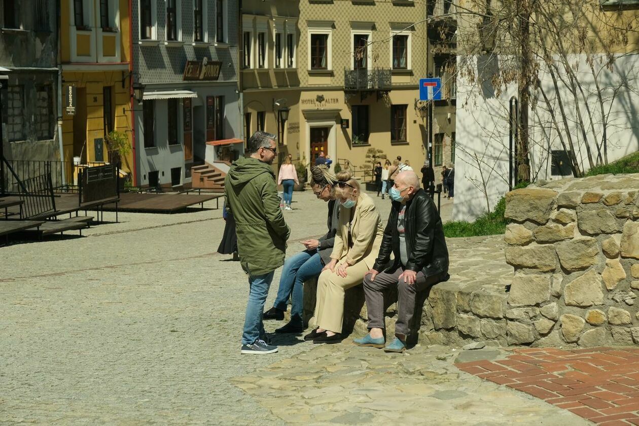  Tłum spacerowiczów w centrum Lublina (zdjęcie 1) - Autor: Maciej Kaczanowski
