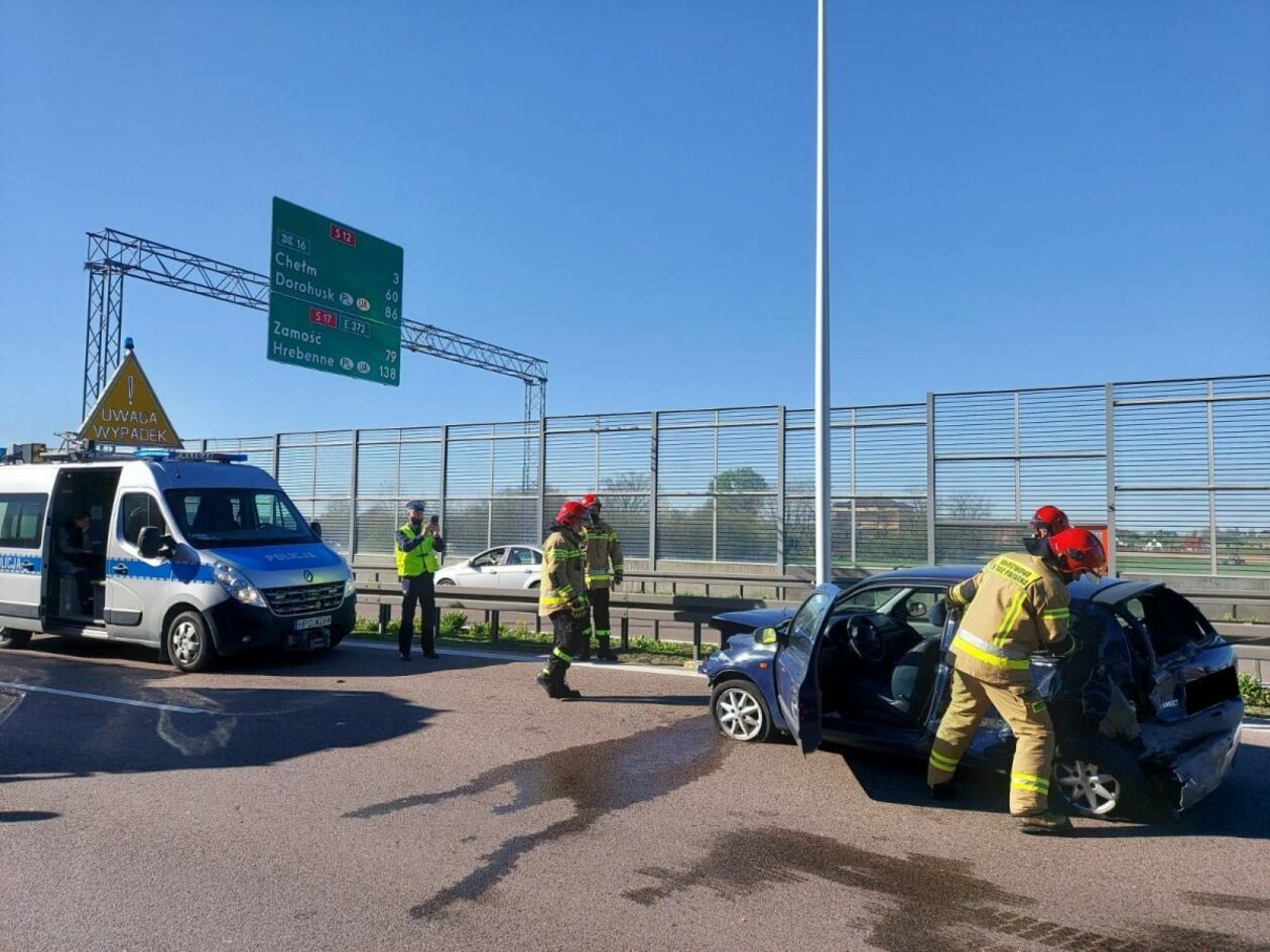  Zderzenie dwóch samochodów na S17 w Świdniku (zdjęcie 1) - Autor: Policja