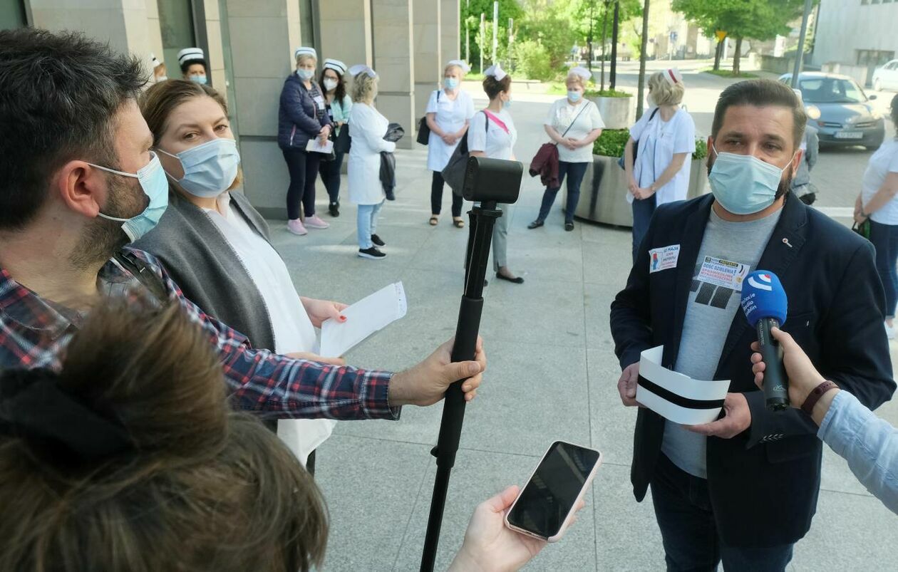  Protest pielęgniarek zs szpitala przy al. Kraśnickiej (zdjęcie 1) - Autor: Maciej Kaczanowski