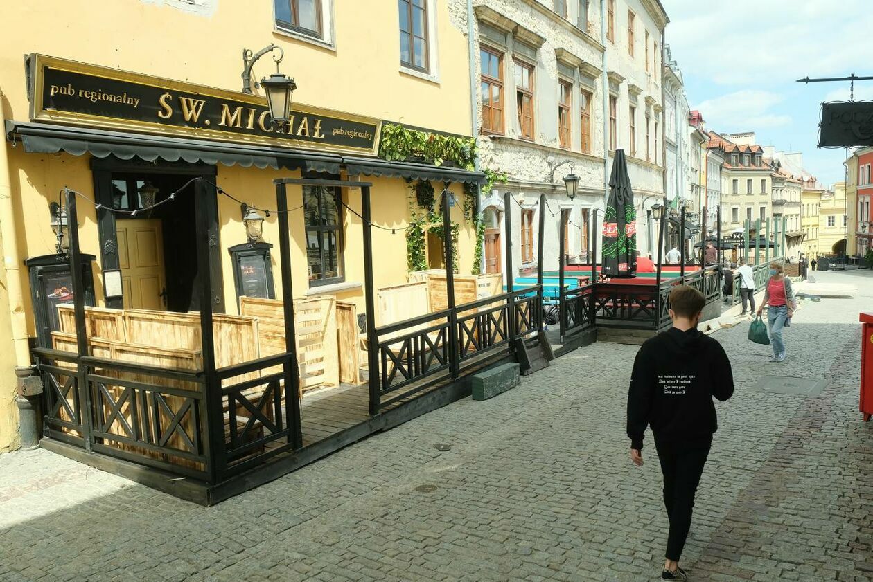  Przygotowania do otwarcia ogródków piwnych przy lubelskich restauracjach (zdjęcie 1) - Autor: Maciej Kaczanowski