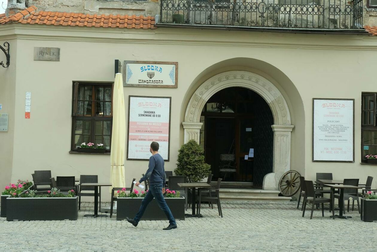  Przygotowania do otwarcia ogródków piwnych przy lubelskich restauracjach (zdjęcie 1) - Autor: Maciej Kaczanowski