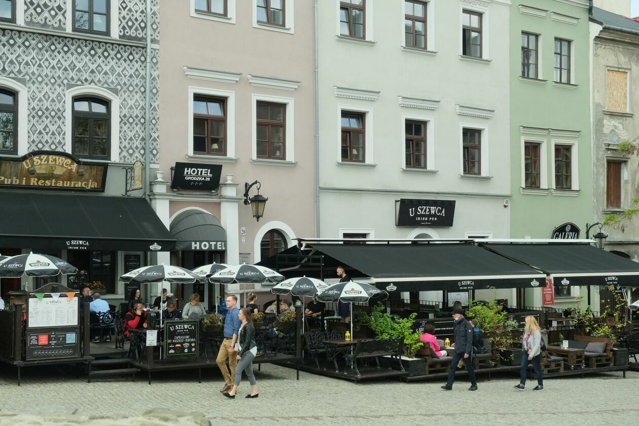  Ogródki piwne przy lubelskich restauracjach pełne gości (zdjęcie 1) - Autor: Maciej Kaczanowski