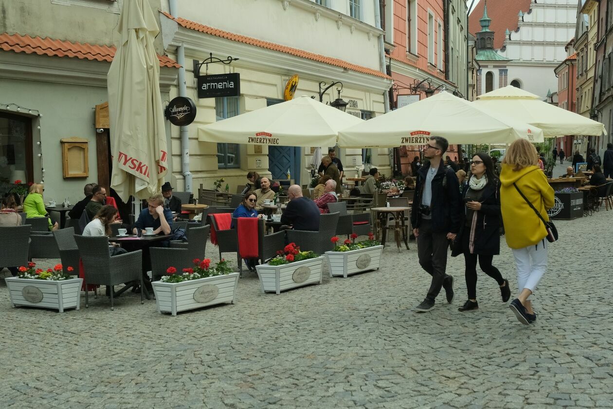  Ogródki piwne przy lubelskich restauracjach pełne gości (zdjęcie 1) - Autor: Maciej Kaczanowski