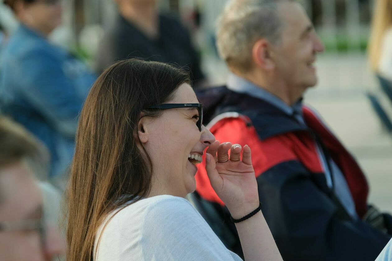  Scena plenerowa na pl. Litewskim: Występują Poławiacze Pereł (zdjęcie 1) - Autor: Maciej Kaczanowski