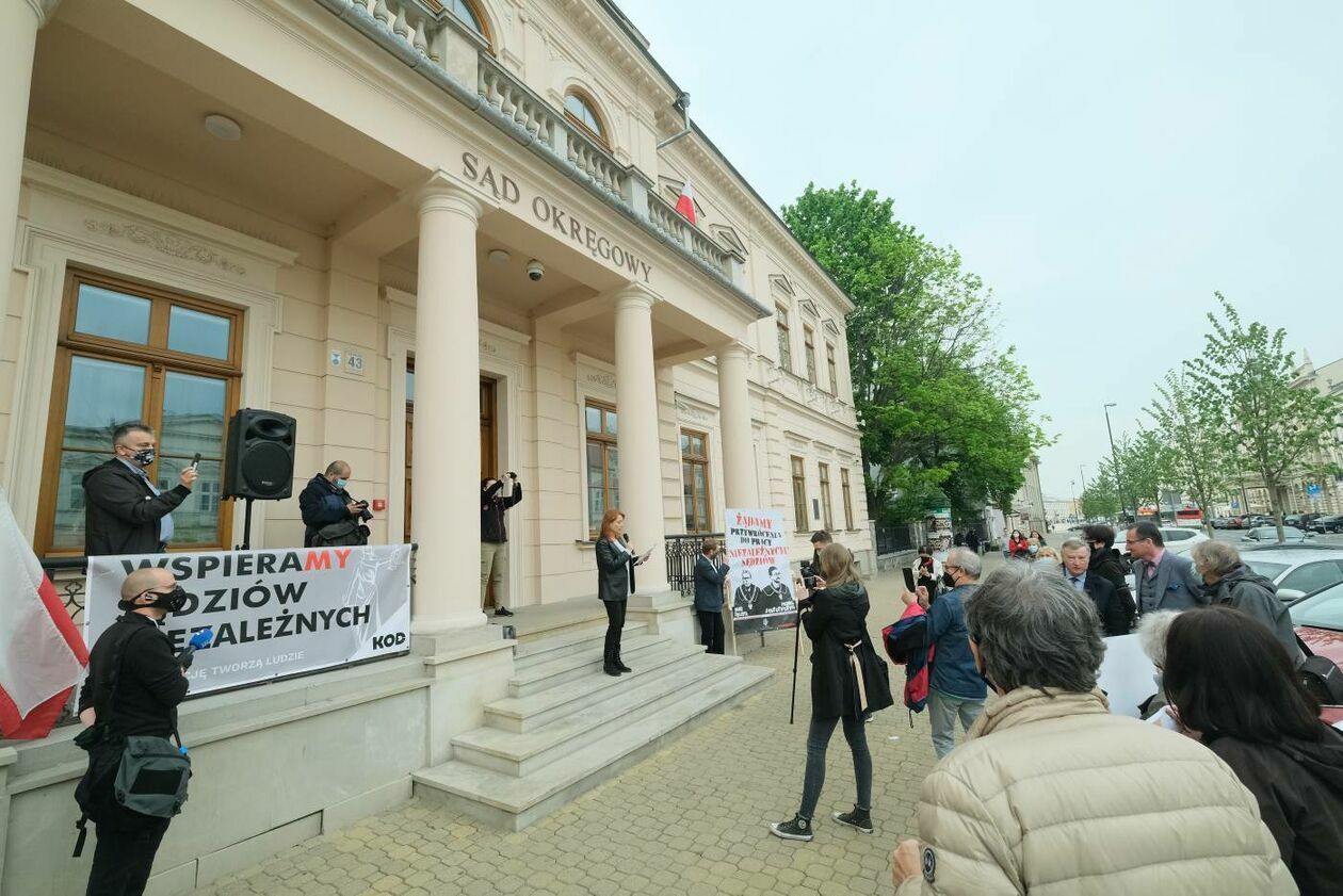  Protest KOD przed Sądem Okręgowym w Lublinie (zdjęcie 1) - Autor: Maciej Kaczanowski