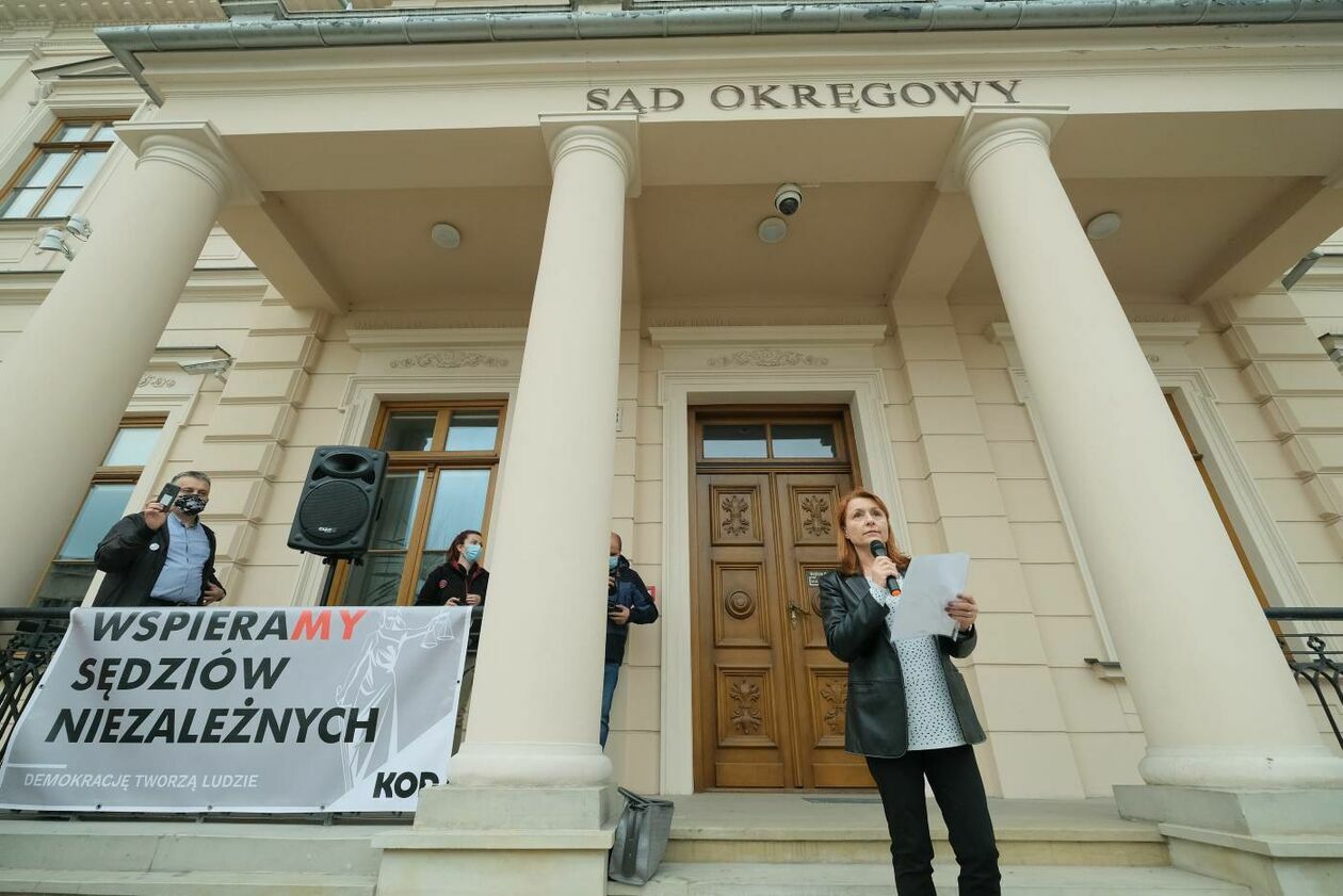  Protest KOD przed Sądem Okręgowym w Lublinie (zdjęcie 1) - Autor: Maciej Kaczanowski