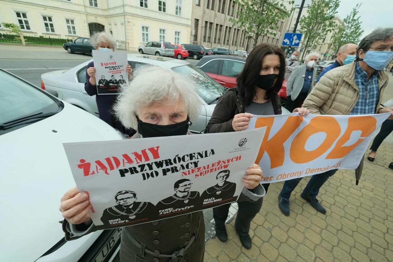  Protest KOD przed Sądem Okręgowym w Lublinie (zdjęcie 1) - Autor: Maciej Kaczanowski
