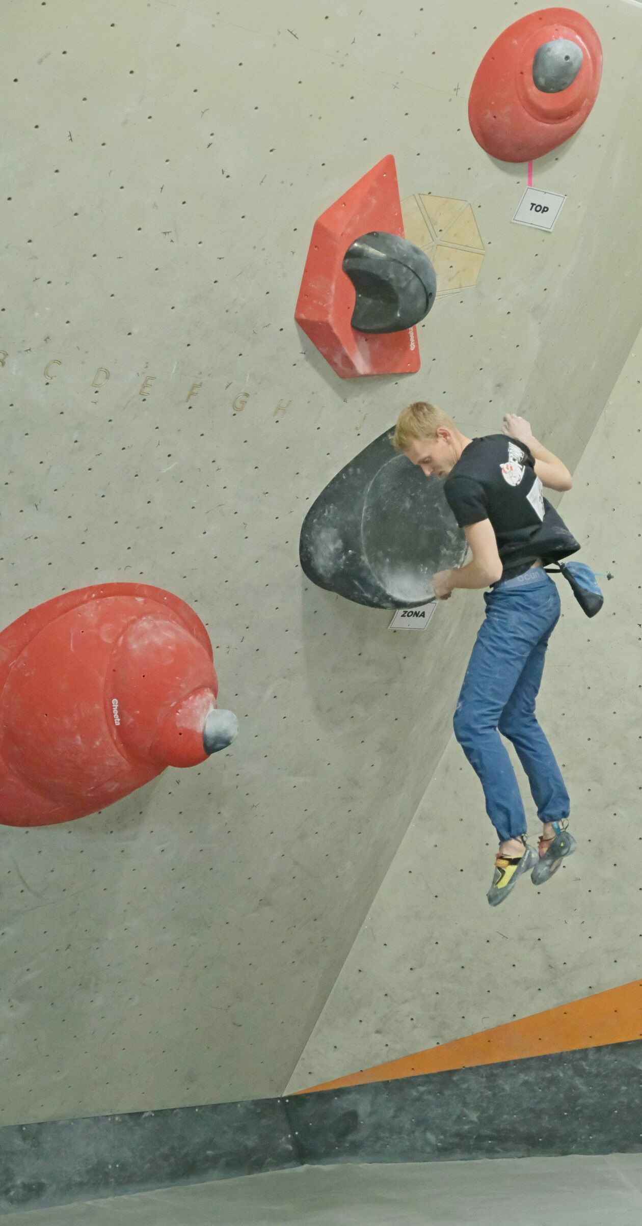  Centrum Wspinaczkowe Kotłownia: Mistrzostwa Polski w boulderingu (zdjęcie 1) - Autor: Maciej Kaczanowski