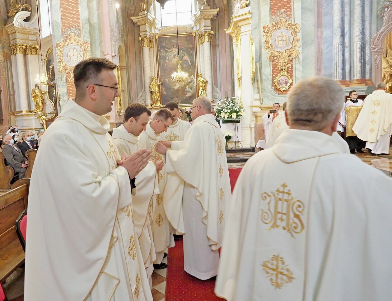  Dziewięciu nowych kapłanów przyjęło święcenia w archikatedrze lubelskiej (zdjęcie 1) - Autor: Maciej Kaczanowski