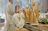 Dziewięciu nowych kapłanów przyjęło święcenia w archikatedrze lubelskiej (zdjęcie 2)