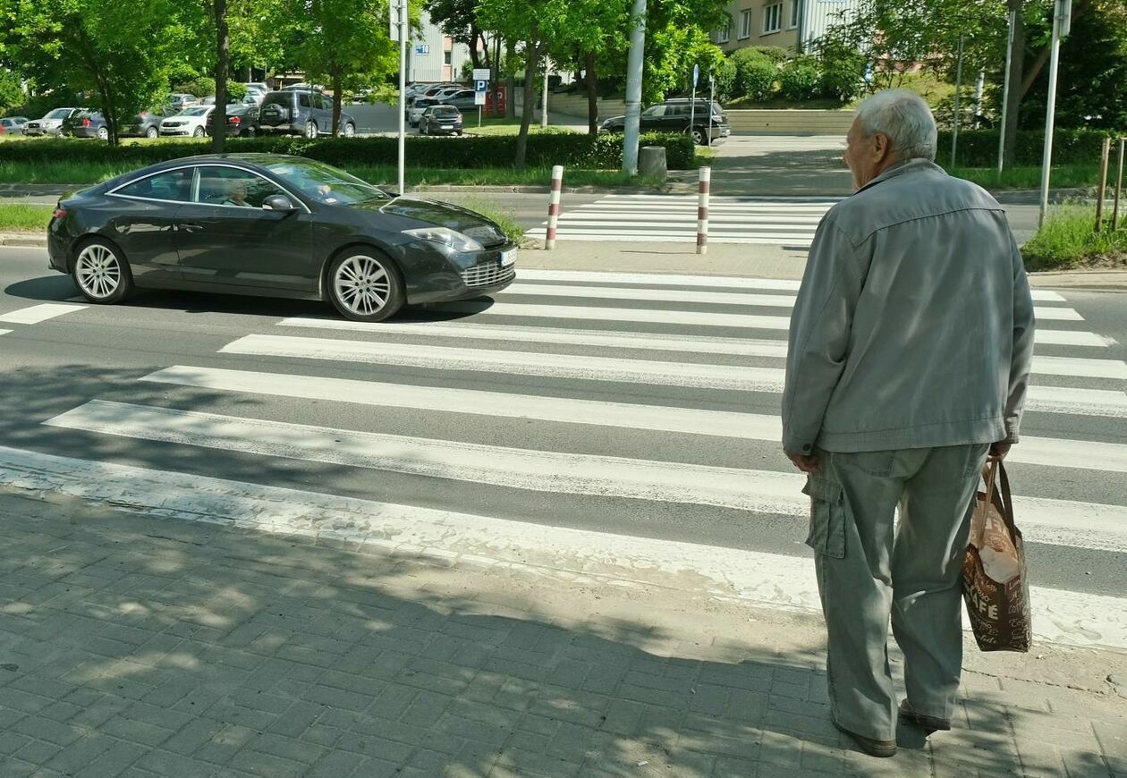  Zmiana przepisów ruchu drogowego dotyczy kierowców i pieszych na przejściu (zdjęcie 1) - Autor: Maciej Kaczanowski