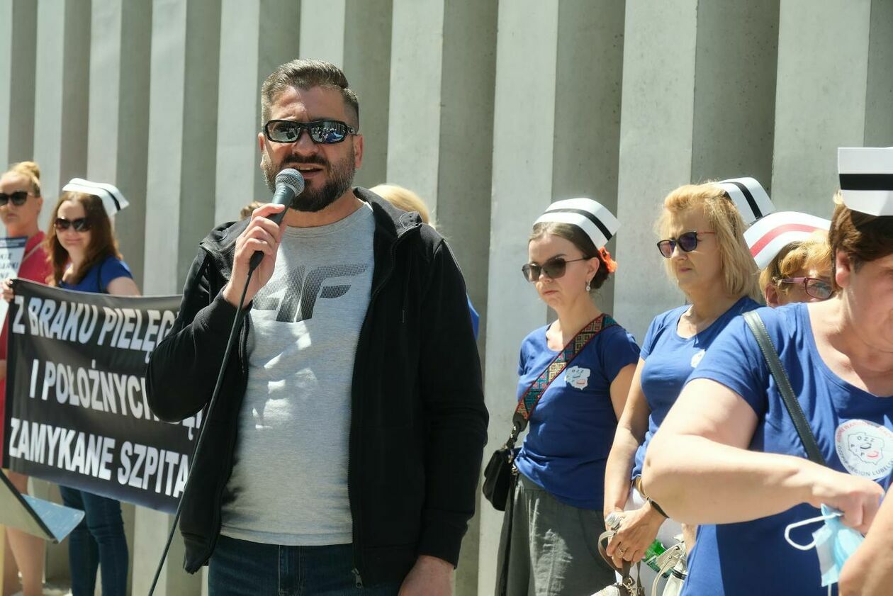  Protest pielęgniarek i położnych w Lublinie (zdjęcie 1) - Autor: Maciej Kaczanowski