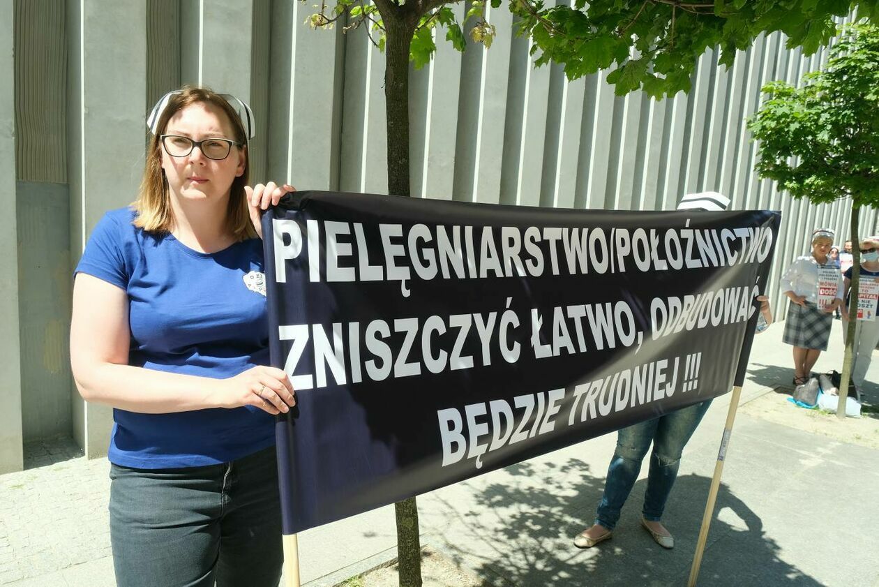  Protest pielęgniarek i położnych w Lublinie (zdjęcie 1) - Autor: Maciej Kaczanowski