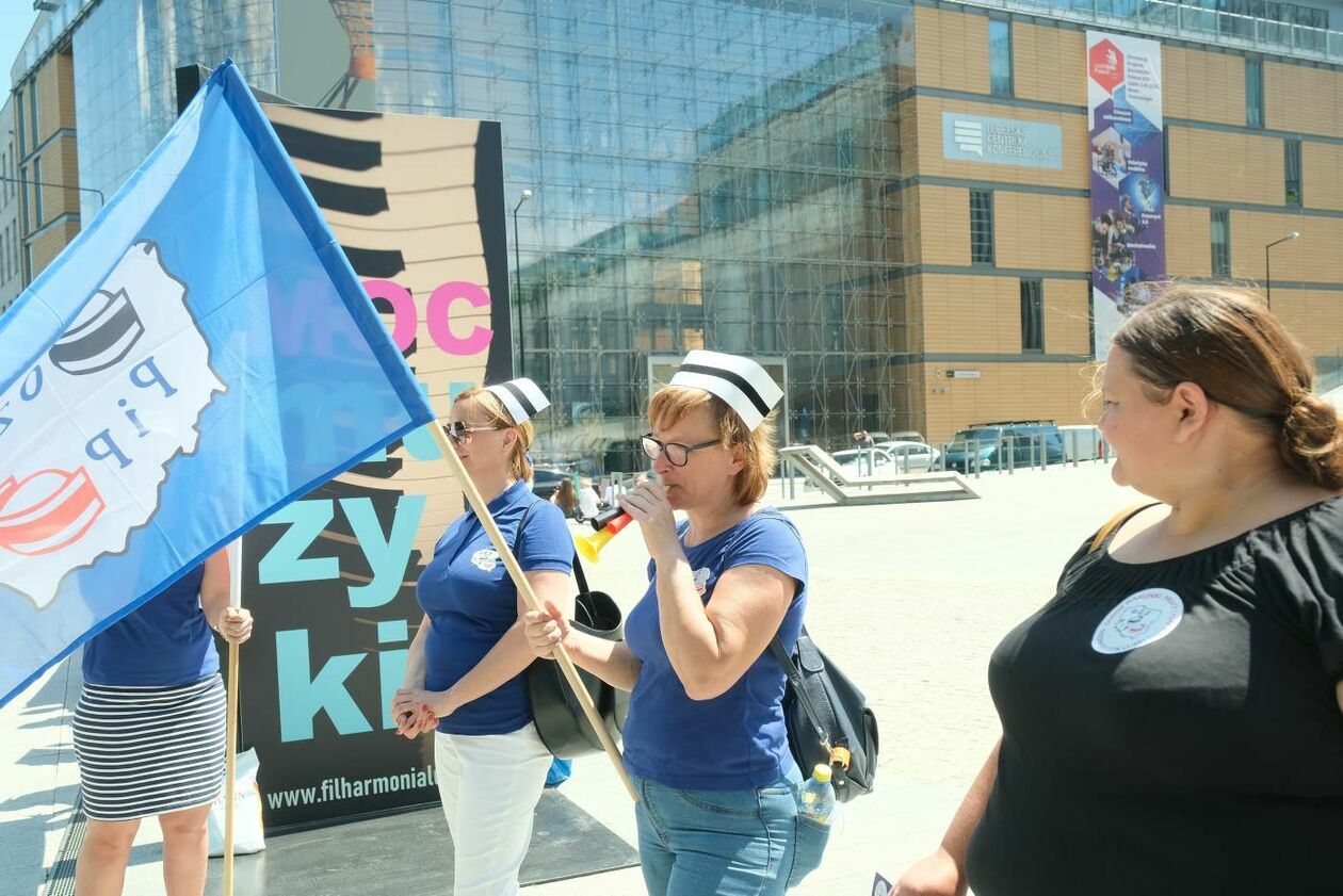  Protest pielęgniarek i położnych w Lublinie (zdjęcie 1) - Autor: Maciej Kaczanowski