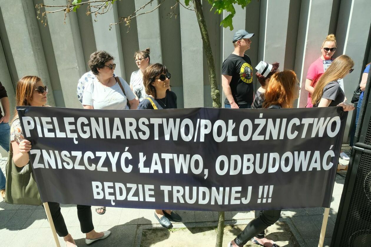  Protest pielęgniarek i położnych w Lublinie (zdjęcie 1) - Autor: Maciej Kaczanowski