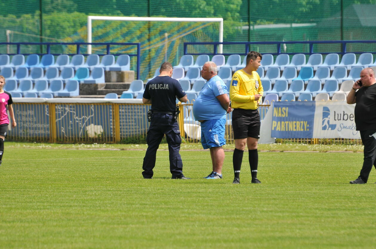  Skandal na meczu w Kraśniku (zdjęcie 1) - Autor: Paweł Bieleń / www.krasnik24.pl