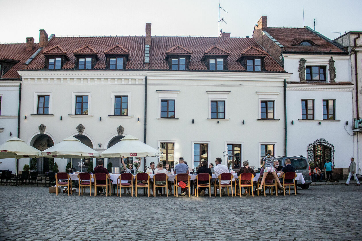  Kolacja na Rynku w Kazimierzu Dolnym (zdjęcie 1) - Autor: Fundacja KZMRZ