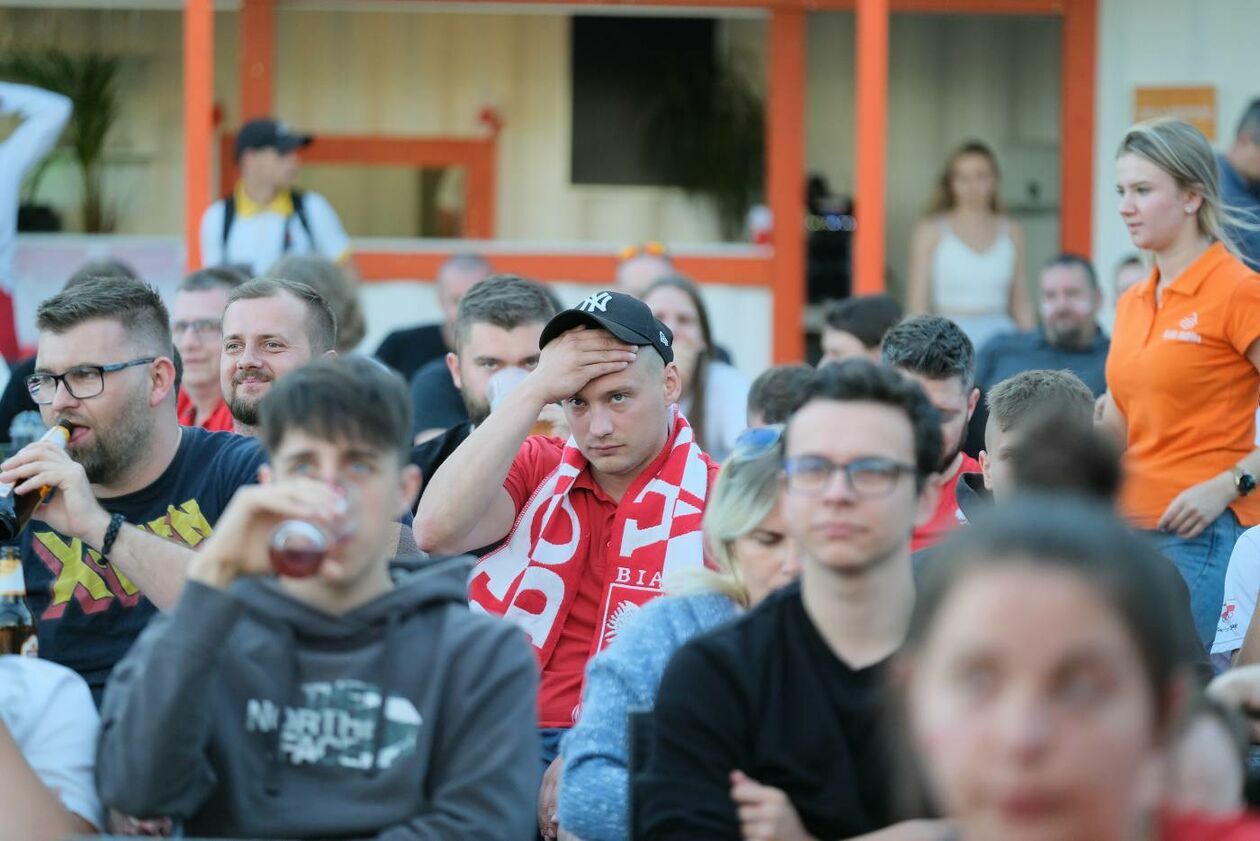  Strefa kibica podczas meczu Polska vs Słowacja w Playa Marina (zdjęcie 1) - Autor: Maciej Kaczanowski