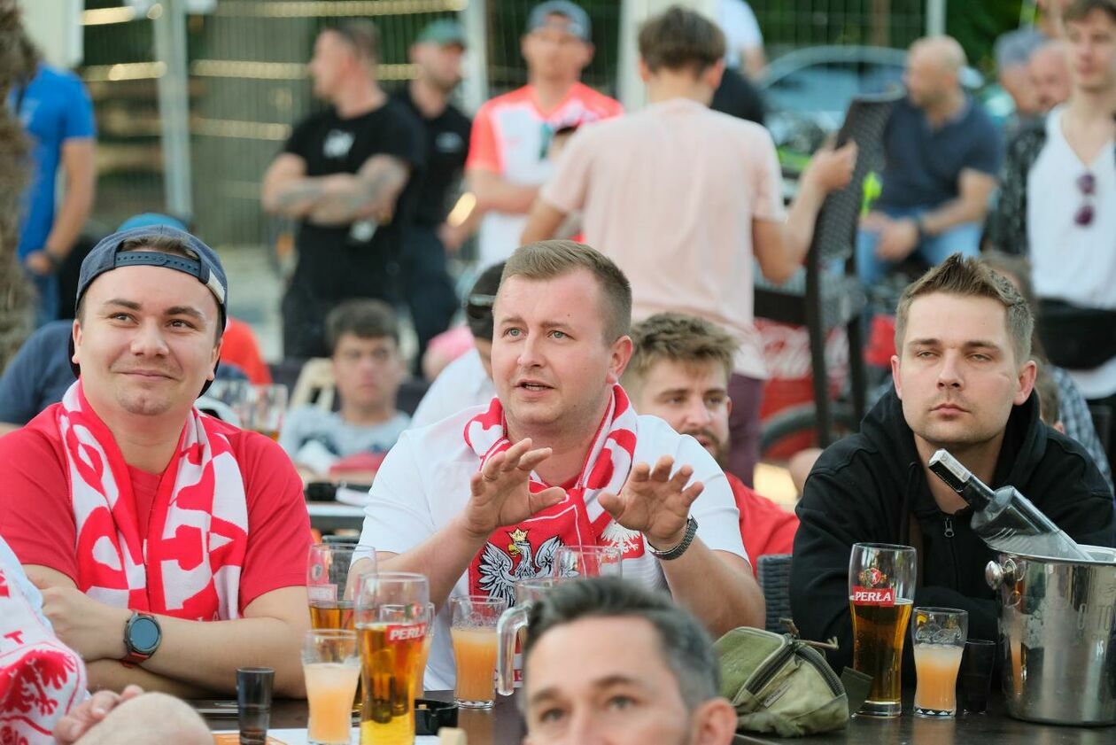  Strefa kibica podczas meczu Polska vs Słowacja w Playa Marina (zdjęcie 1) - Autor: Maciej Kaczanowski