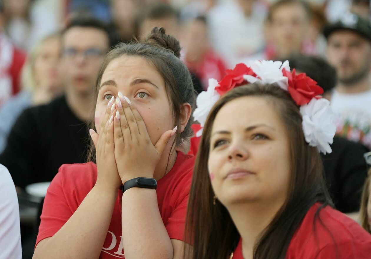  Strefa kibica podczas meczu Polska vs Słowacja w Playa Marina (zdjęcie 1) - Autor: Maciej Kaczanowski