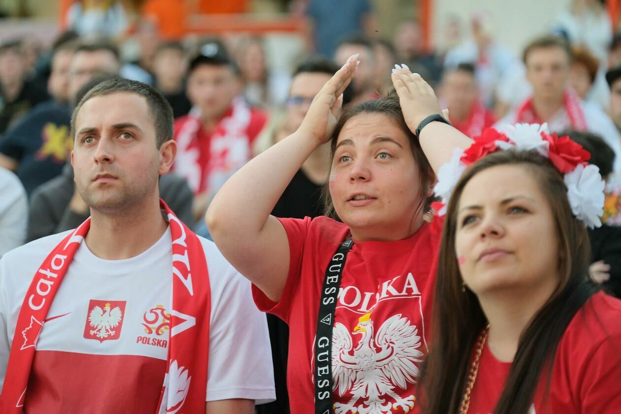  Strefa kibica podczas meczu Polska vs Słowacja w Playa Marina (zdjęcie 1) - Autor: Maciej Kaczanowski