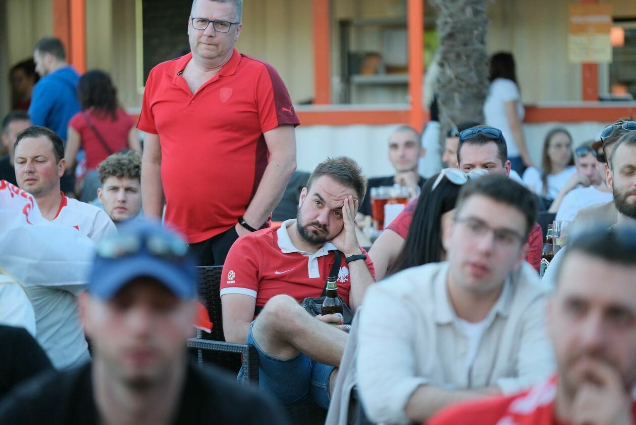  Strefa kibica podczas meczu Polska vs Słowacja w Playa Marina (zdjęcie 1) - Autor: Maciej Kaczanowski