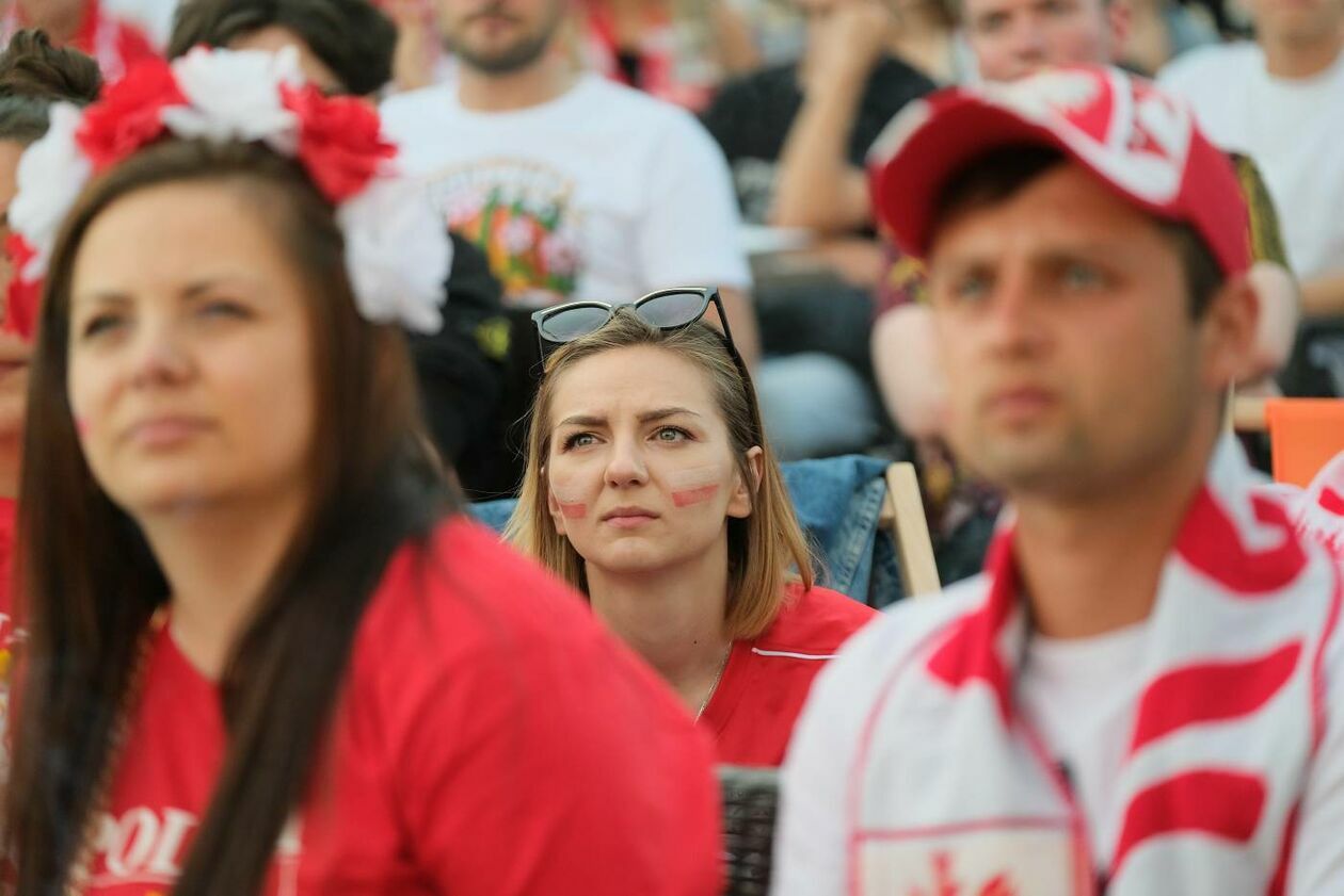  Strefa kibica podczas meczu Polska vs Słowacja w Playa Marina (zdjęcie 1) - Autor: Maciej Kaczanowski