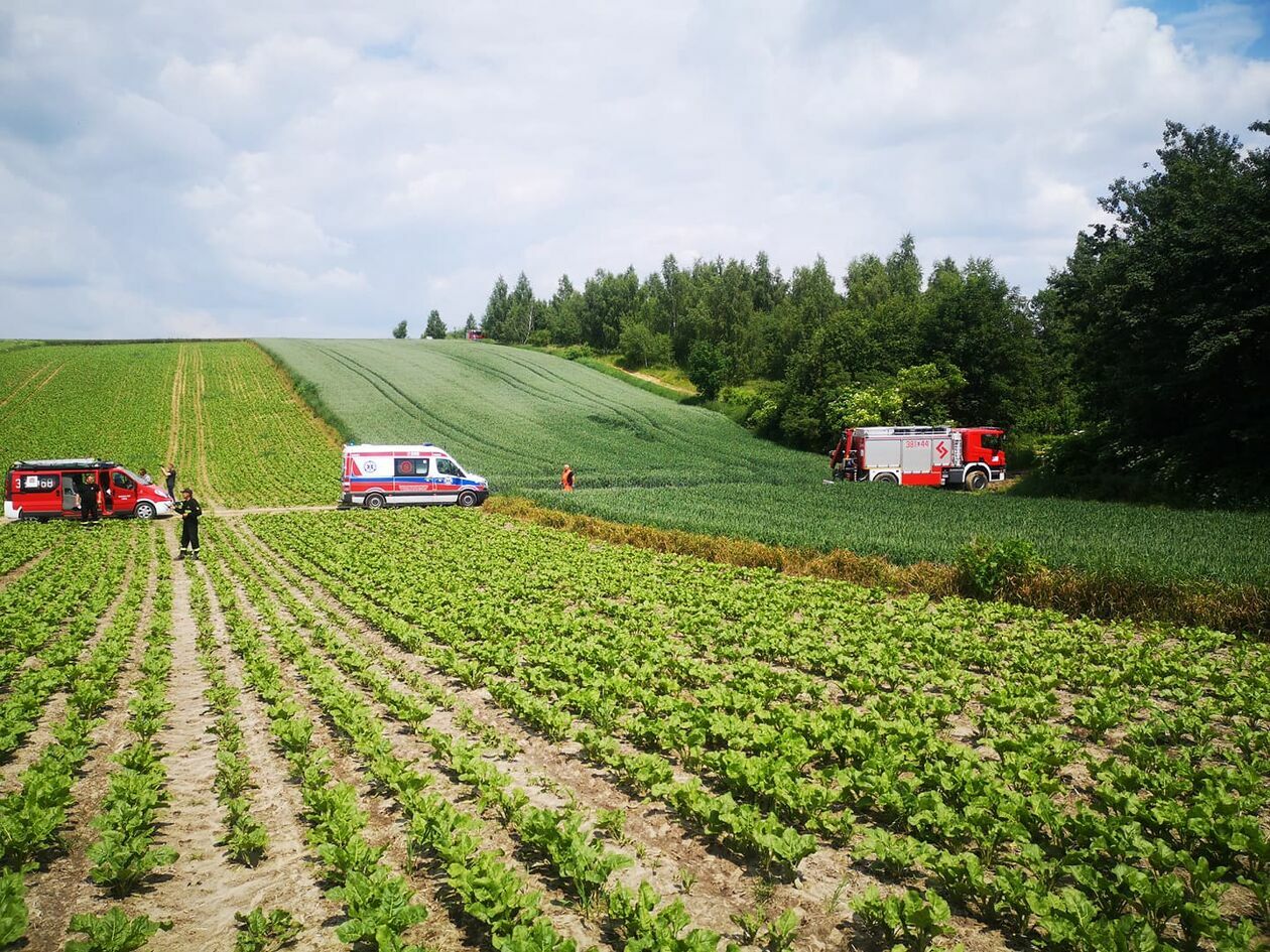  Traktor przejechał człowieka w powiecie zamojskim (zdjęcie 2) - Autor: KM PSP w Zamościu