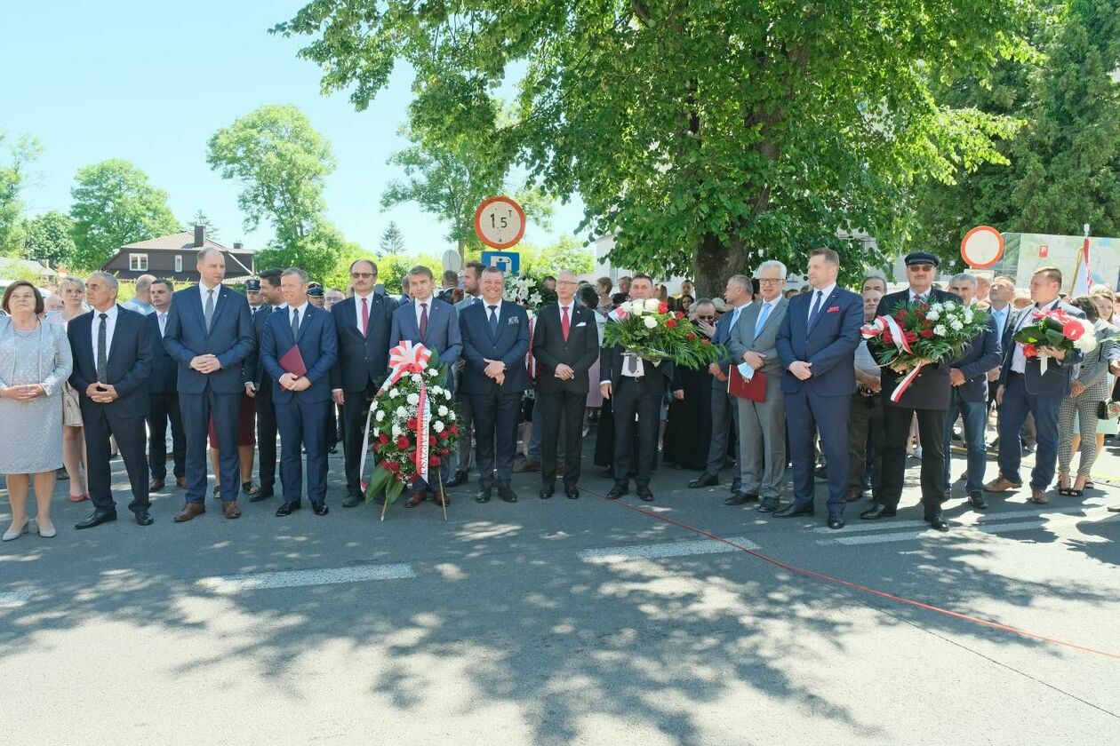  Poświęcenie pomnika śp. prezydenta RP Lecha Kaczyńskiego w Opolu Lubelskim (zdjęcie 1) - Autor: Maciej Kaczanowski