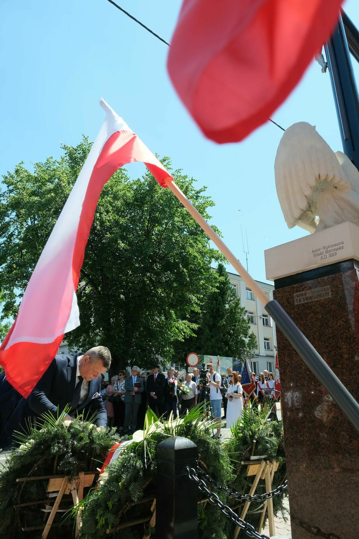  Poświęcenie pomnika śp. prezydenta RP Lecha Kaczyńskiego w Opolu Lubelskim (zdjęcie 1) - Autor: Maciej Kaczanowski