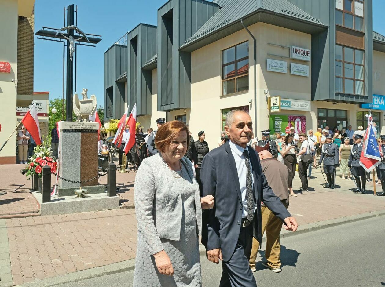  Poświęcenie pomnika śp. prezydenta RP Lecha Kaczyńskiego w Opolu Lubelskim (zdjęcie 1) - Autor: Maciej Kaczanowski