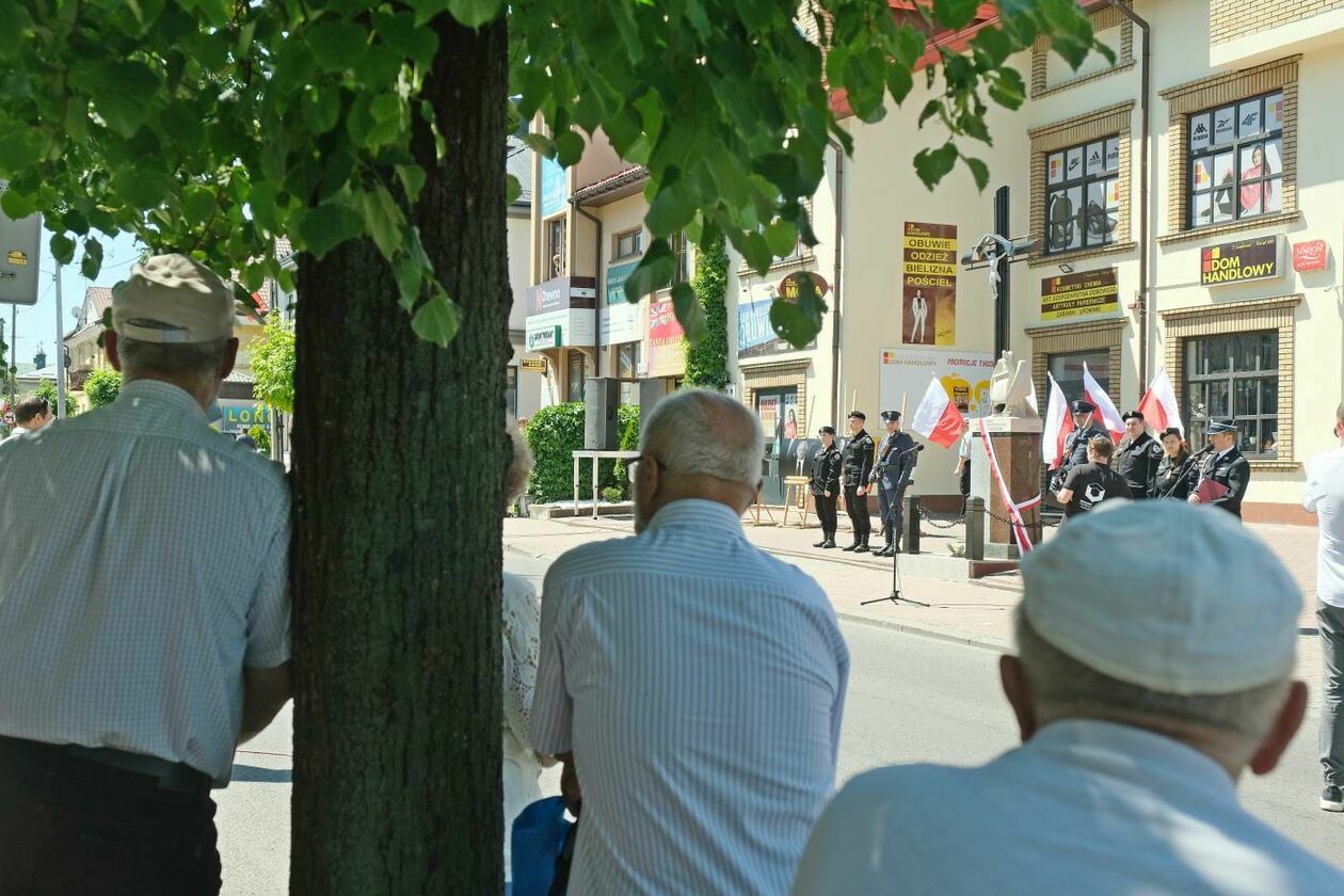  Poświęcenie pomnika śp. prezydenta RP Lecha Kaczyńskiego w Opolu Lubelskim (zdjęcie 1) - Autor: Maciej Kaczanowski