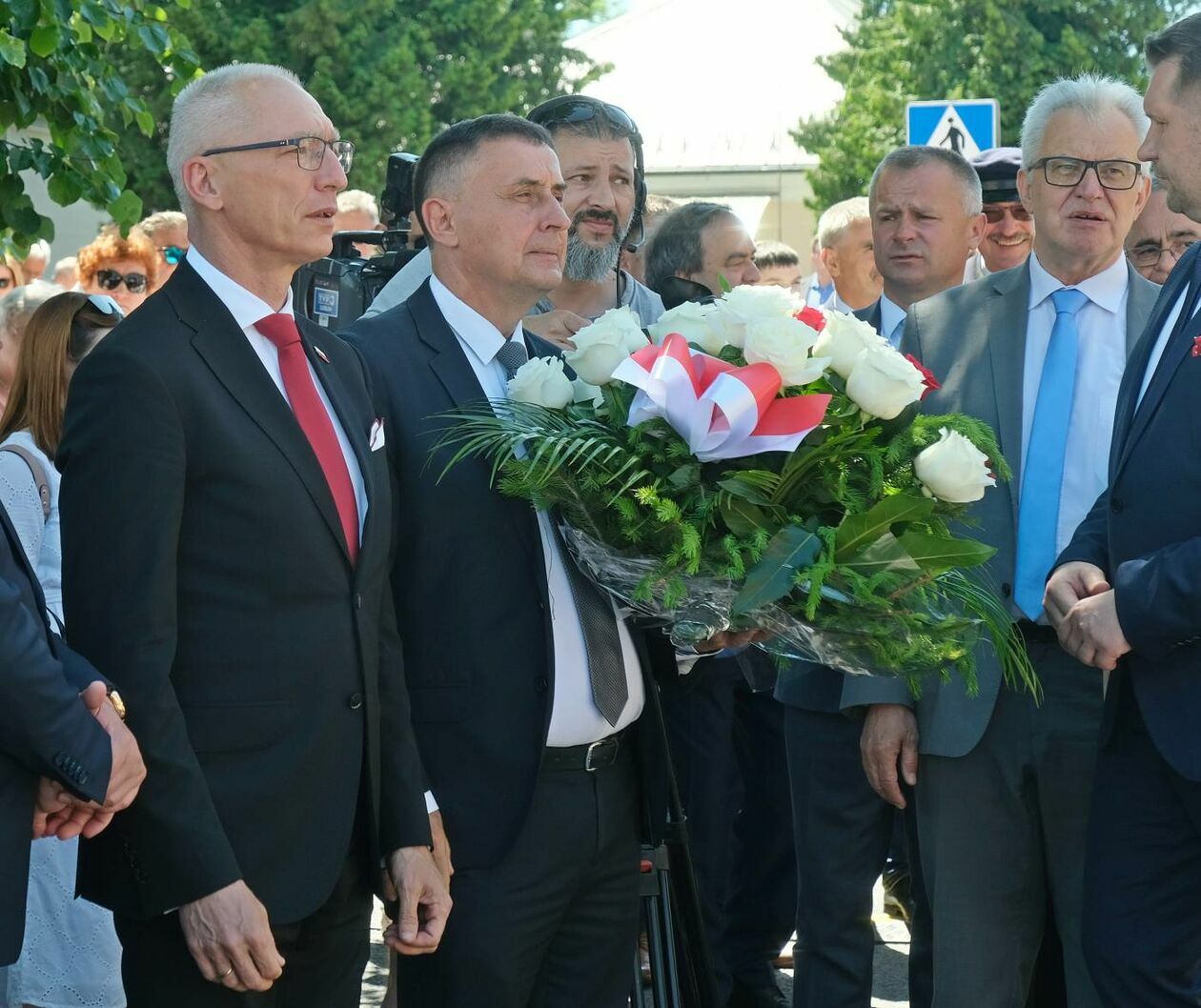  Poświęcenie pomnika śp. prezydenta RP Lecha Kaczyńskiego w Opolu Lubelskim (zdjęcie 1) - Autor: Maciej Kaczanowski