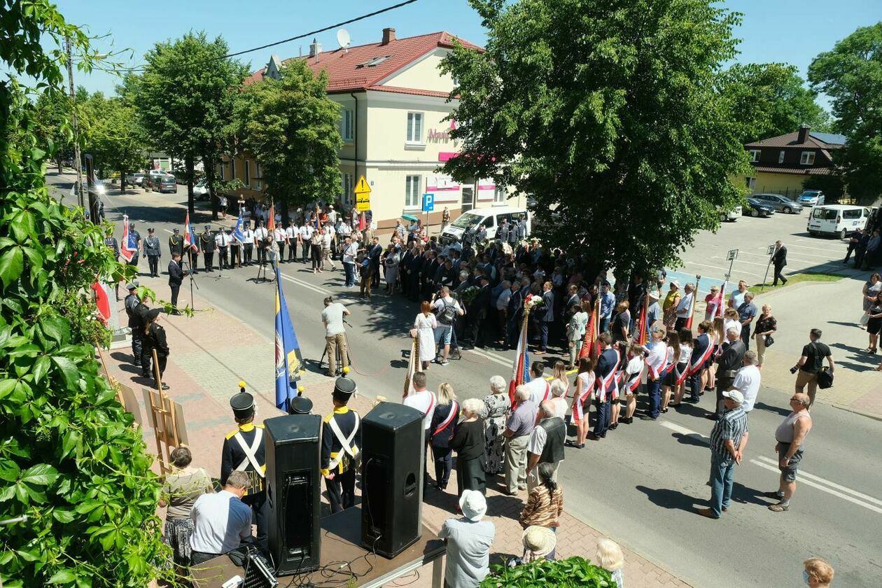  Poświęcenie pomnika śp. prezydenta RP Lecha Kaczyńskiego w Opolu Lubelskim (zdjęcie 1) - Autor: Maciej Kaczanowski