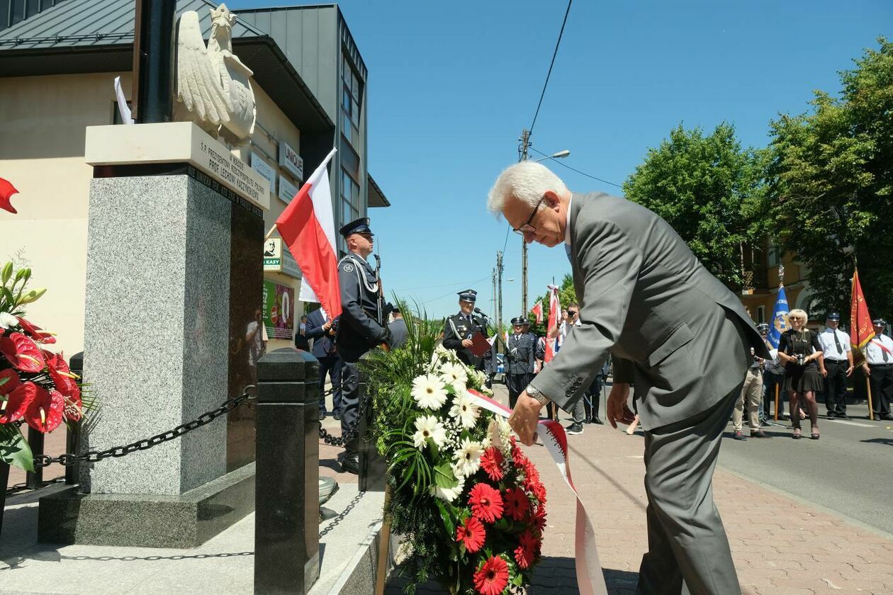  Poświęcenie pomnika śp. prezydenta RP Lecha Kaczyńskiego w Opolu Lubelskim (zdjęcie 1) - Autor: Maciej Kaczanowski